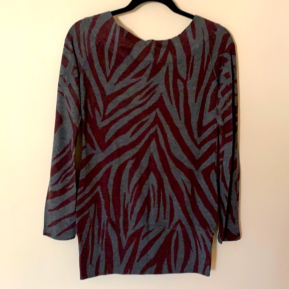 Forever 21 Scoop Neck Animal Print Sweater - Picture 1 of 3